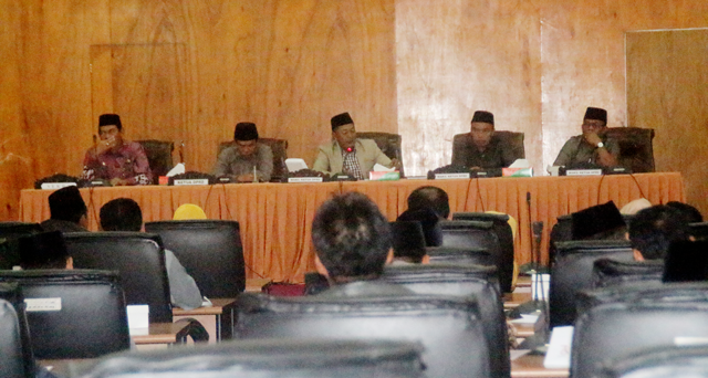 Sidang DPRD Loteng